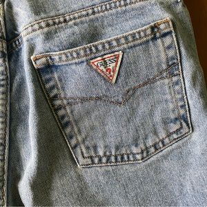 GUESS jean shorts - size 28